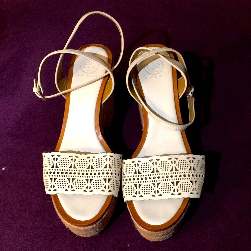 Tory Burch scrappy sandals. Leather lace details.